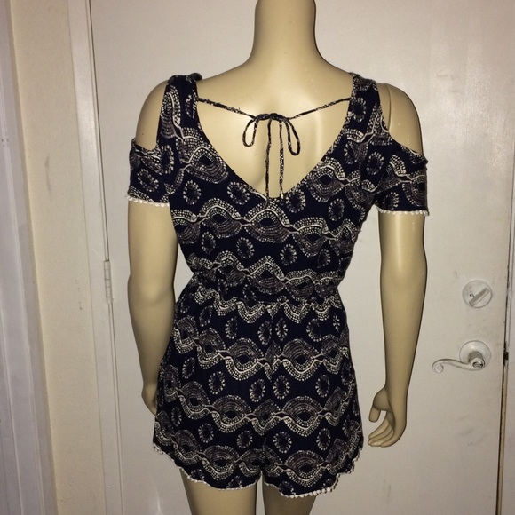 Romper shorts peep shoulder boho fun hem back tie - Picture 4 of 10